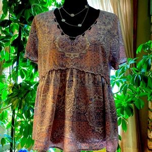 Lucky brand little blouse size L in good condition.  Pale Pink and Blue, ivory.